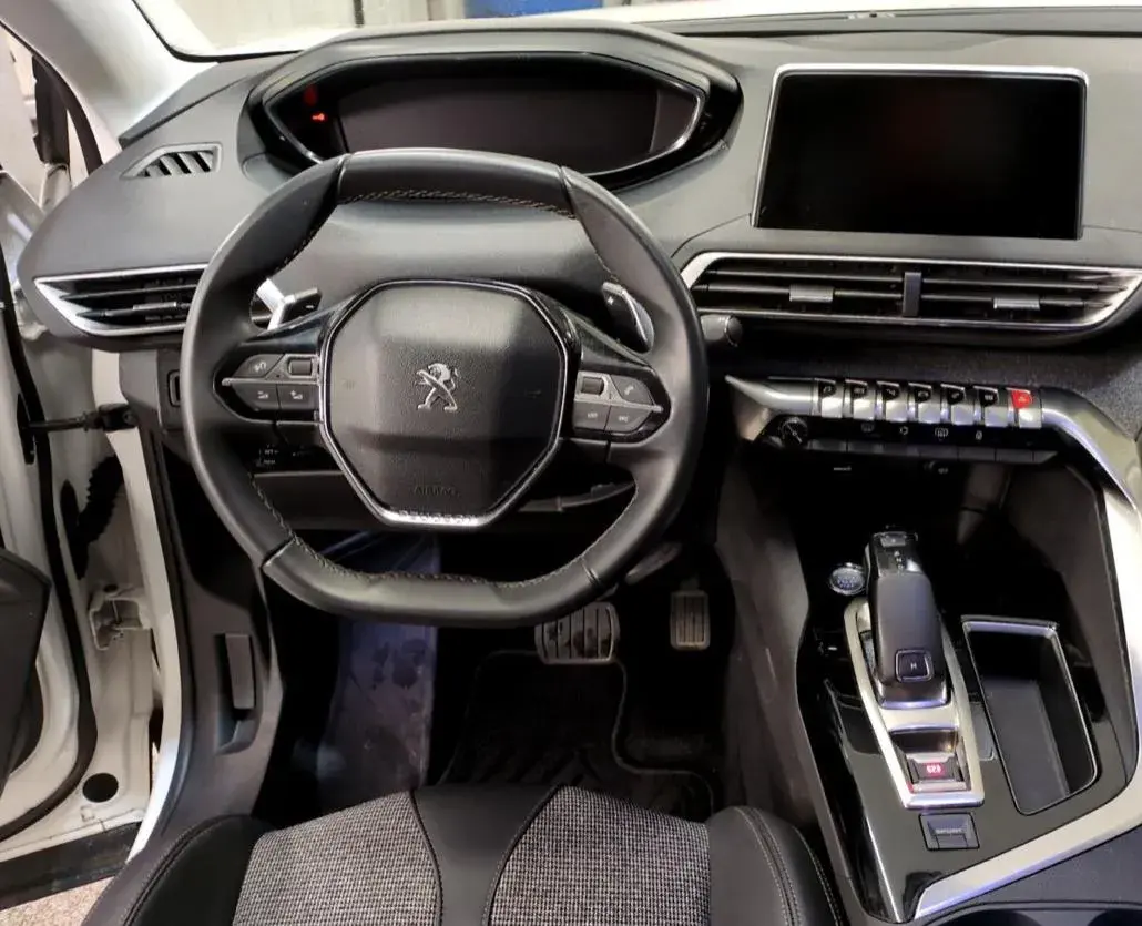 Peugeot 3008 PureTech 130 Stop & Start GPF EAT8 Allure 7