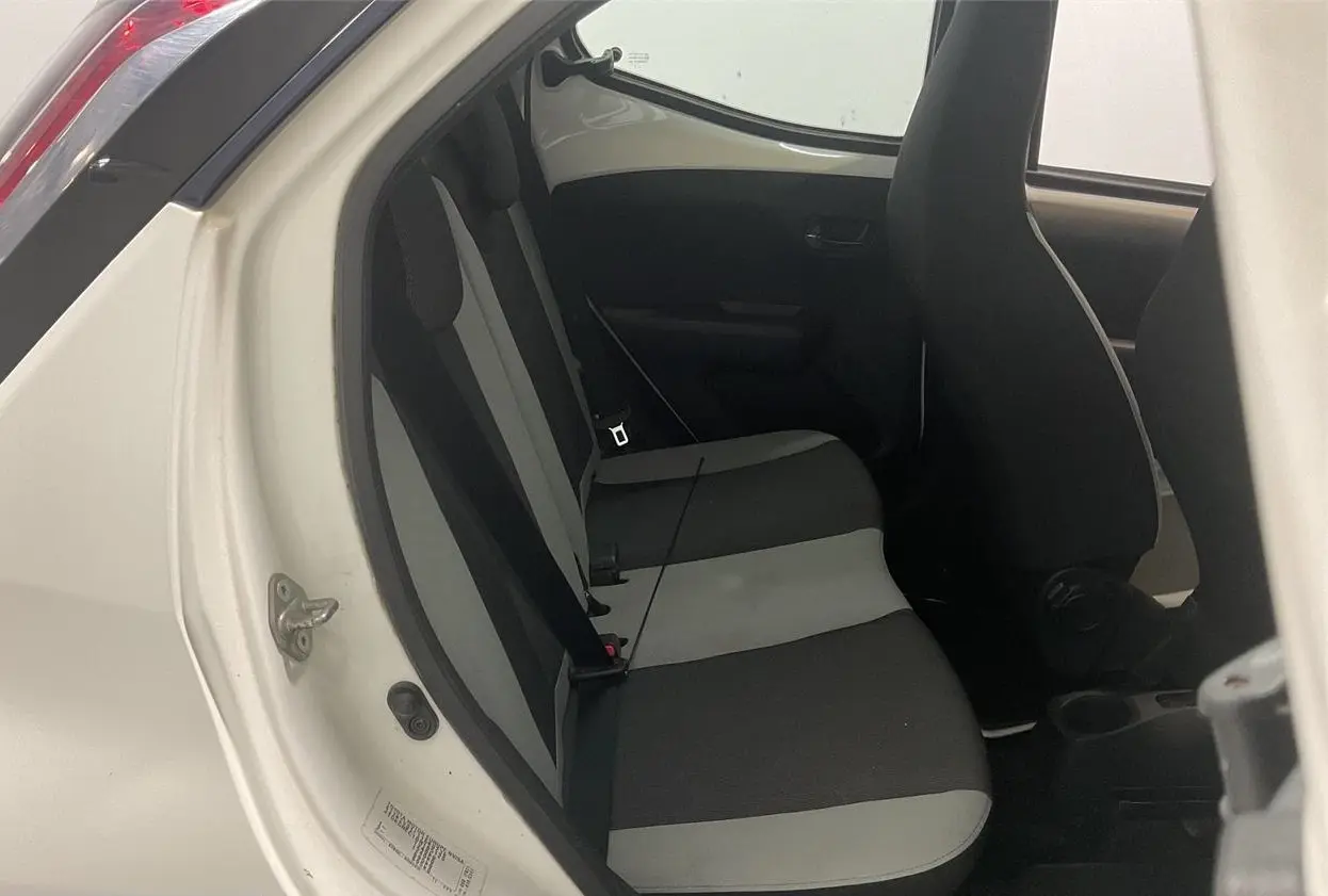 Toyota Aygo 1.0 X-Clusiv 11