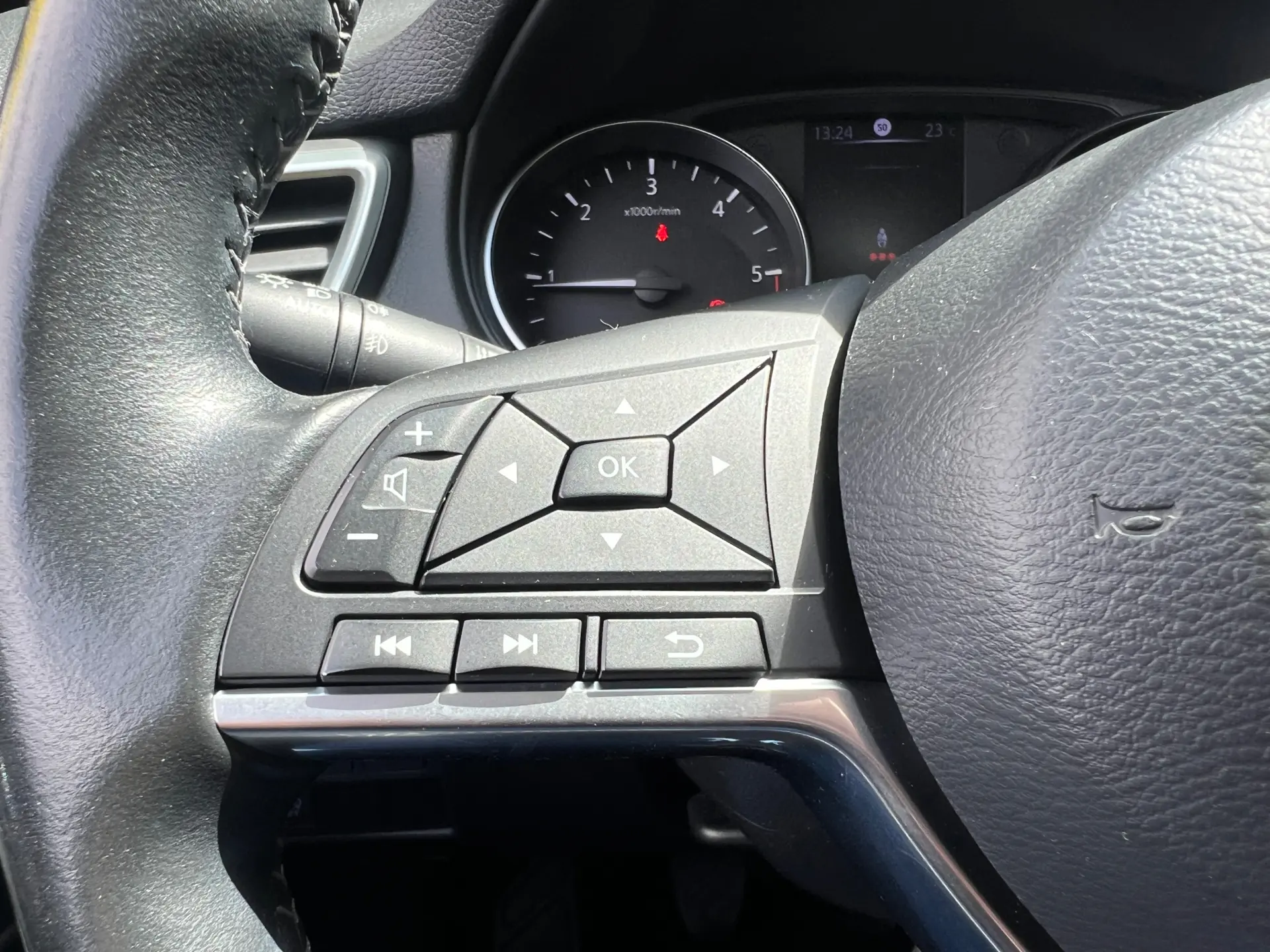 Nissan Qashqai 1.5 dCi N-Connecta J18+Led 11