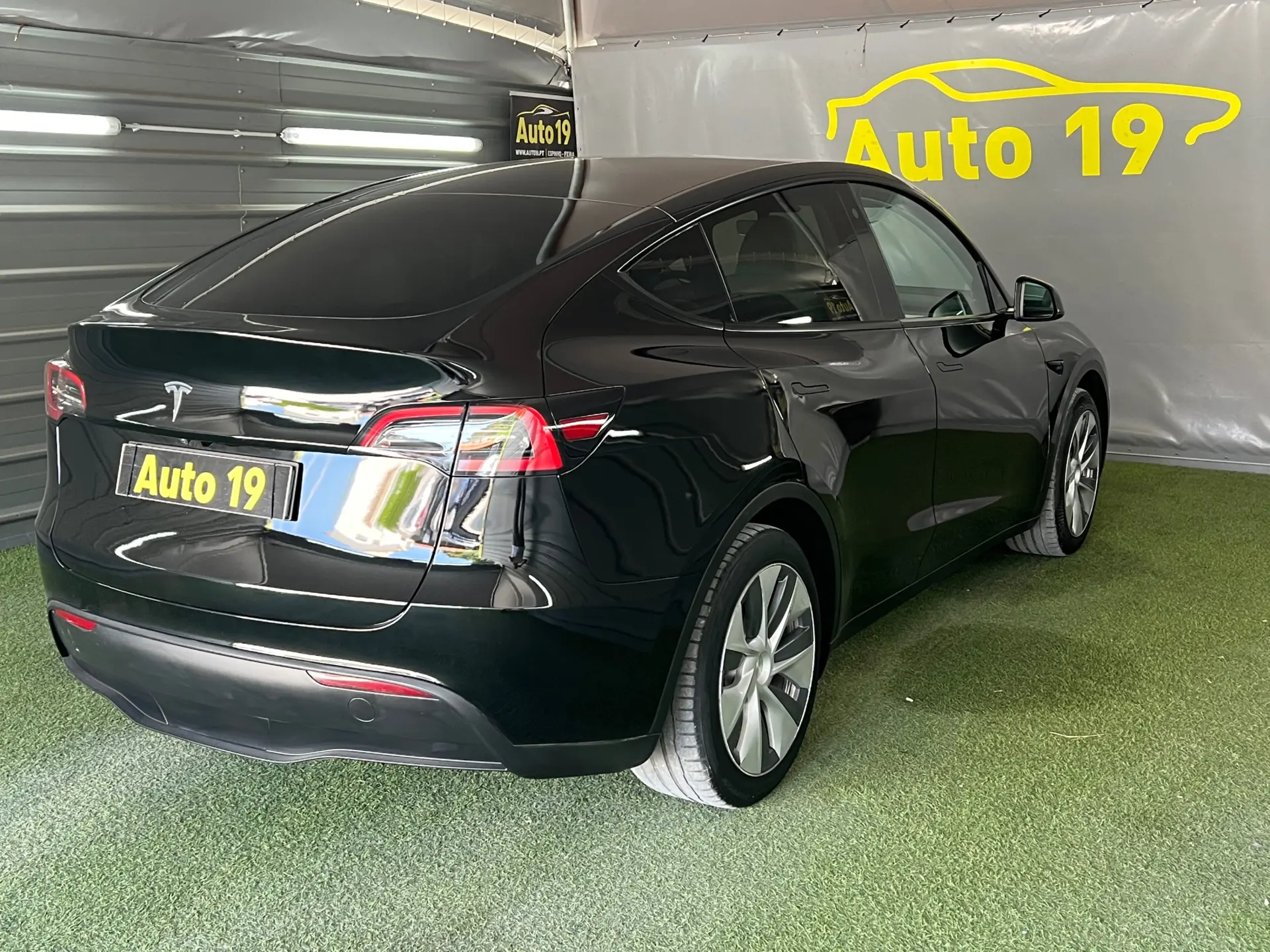 Tesla Model Y RWD 4