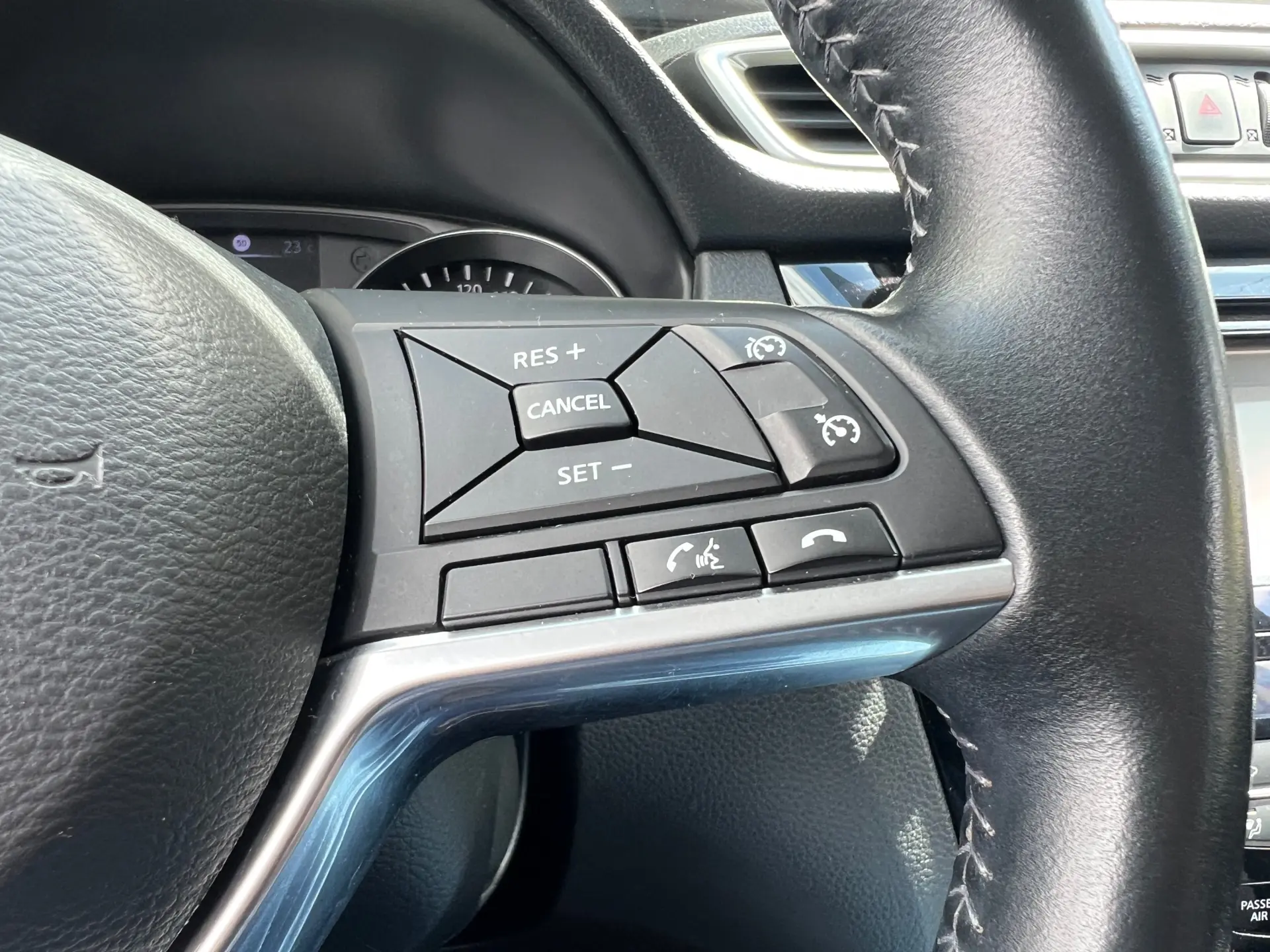 Nissan Qashqai 1.5 dCi N-Connecta J18+Led 12