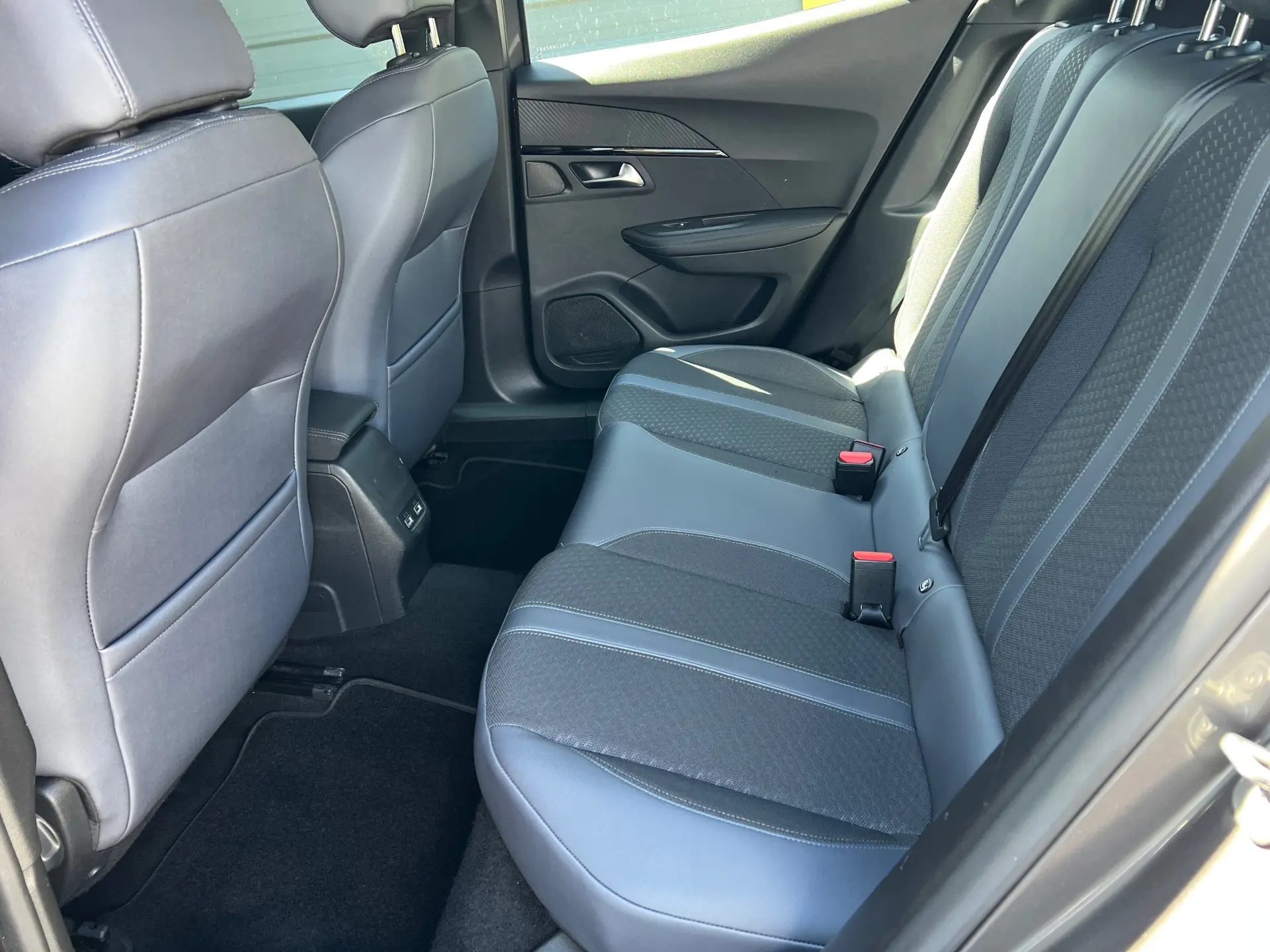 Peugeot 2008 PureTech 100 Stop&Start Allure Pack 26