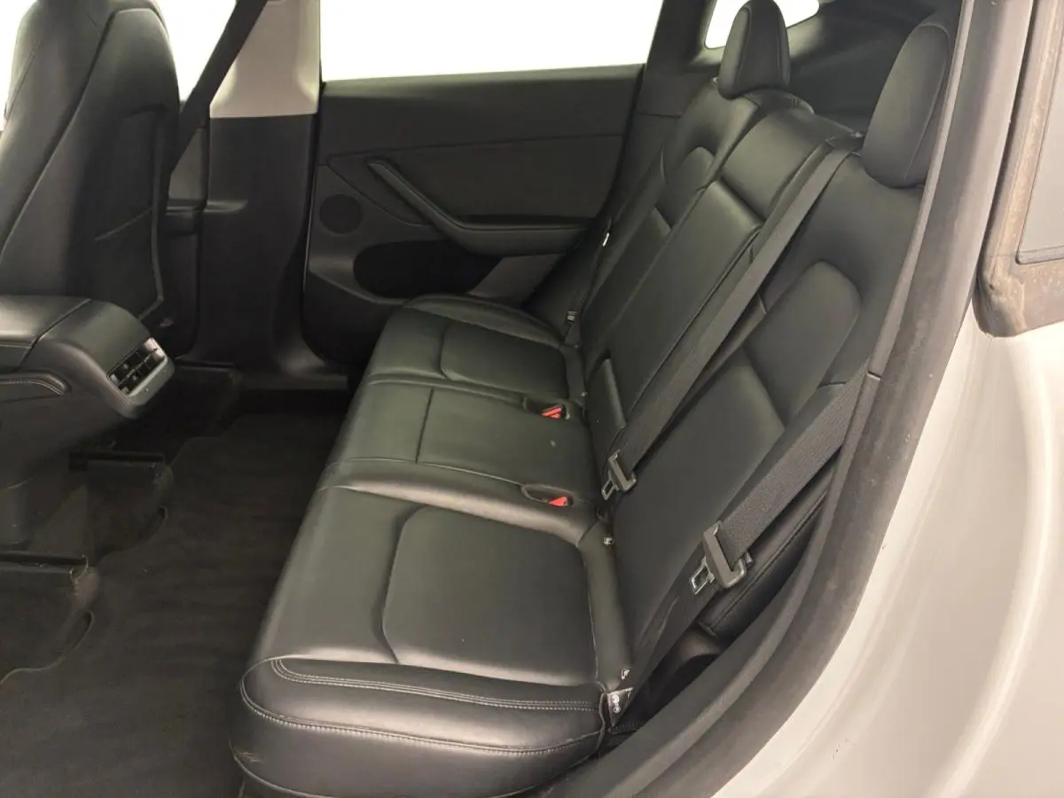Tesla Model Y RWD 16