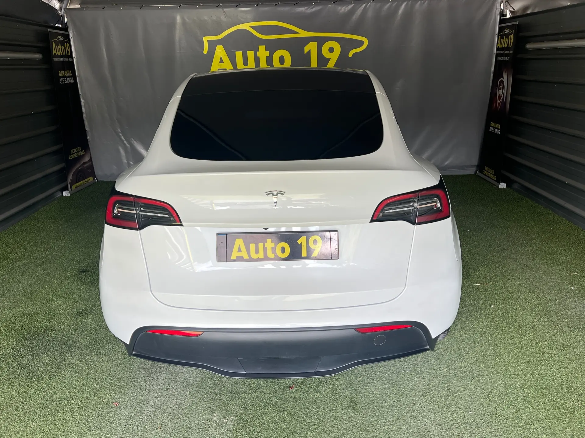 Tesla Model Y STANDARD RWD 7