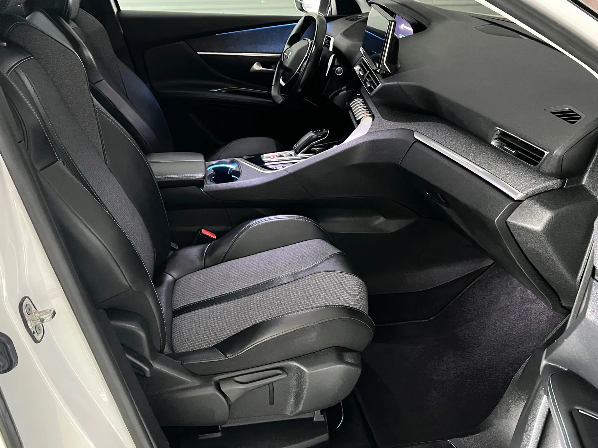 Peugeot 3008 1.2 PureTech Allure Pack EAT8 10