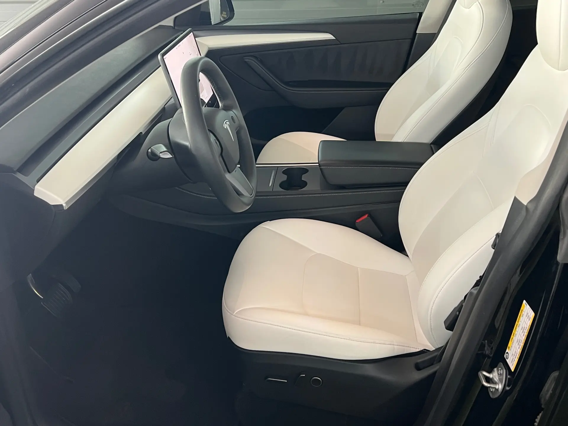 Tesla Model Y RWD 8