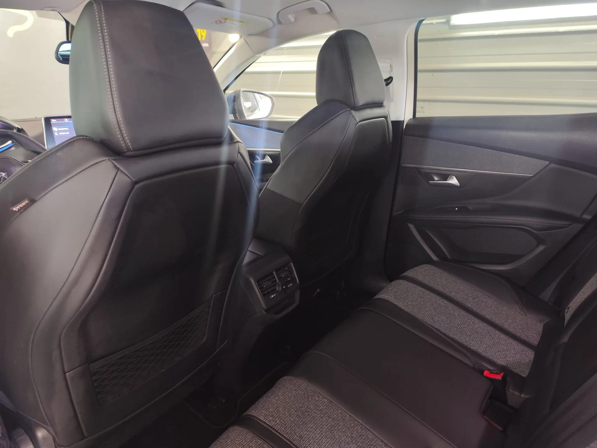 Peugeot 3008 PureTech 130 Stop & Start GPF EAT8 Allure 29