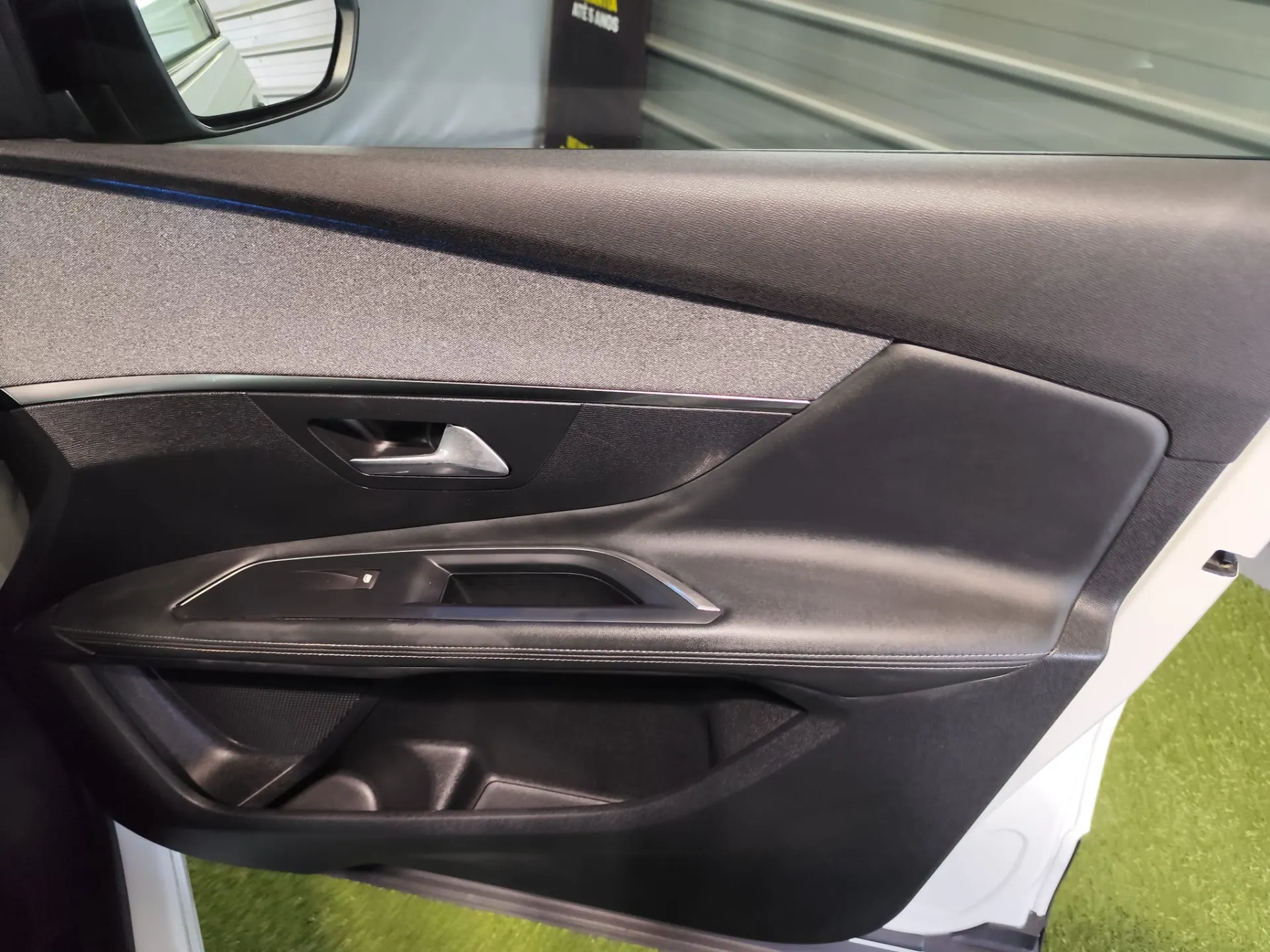 Peugeot 3008 PureTech 130 Stop & Start GPF EAT8 Allure 32