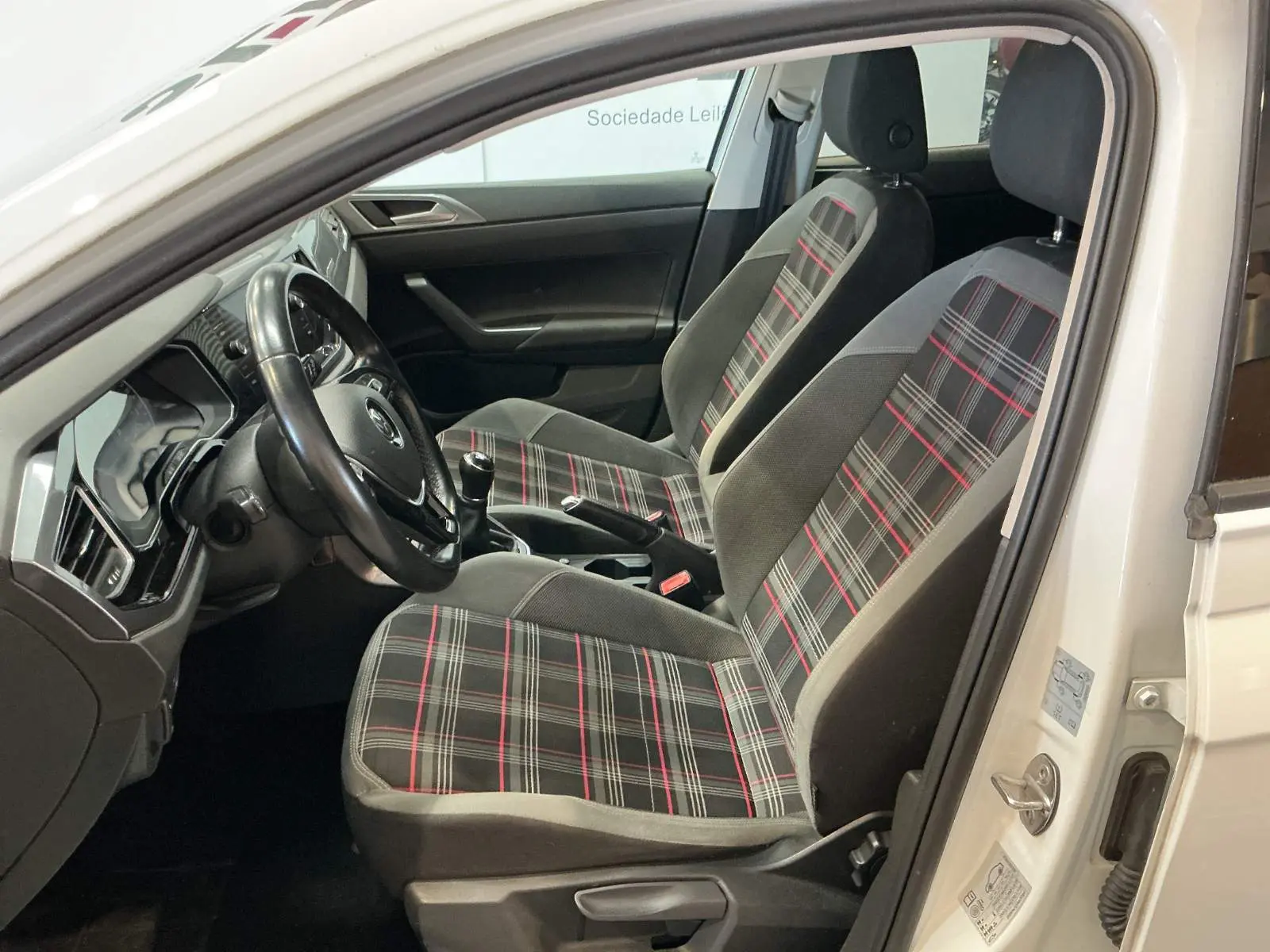 Volkswagen Polo 1.0 (Blue Motion ) Trendline 6