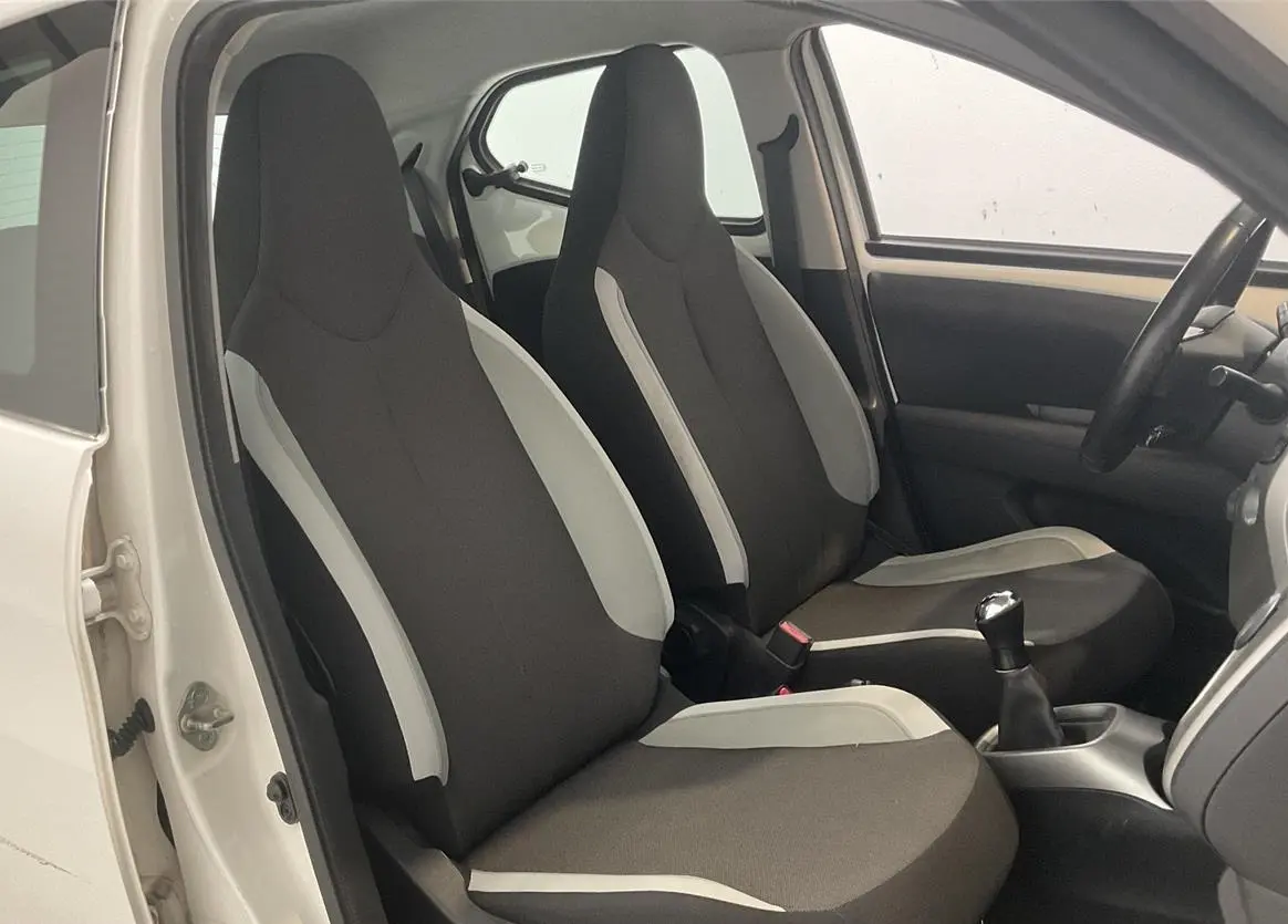 Toyota Aygo 1.0 X-Clusiv 8