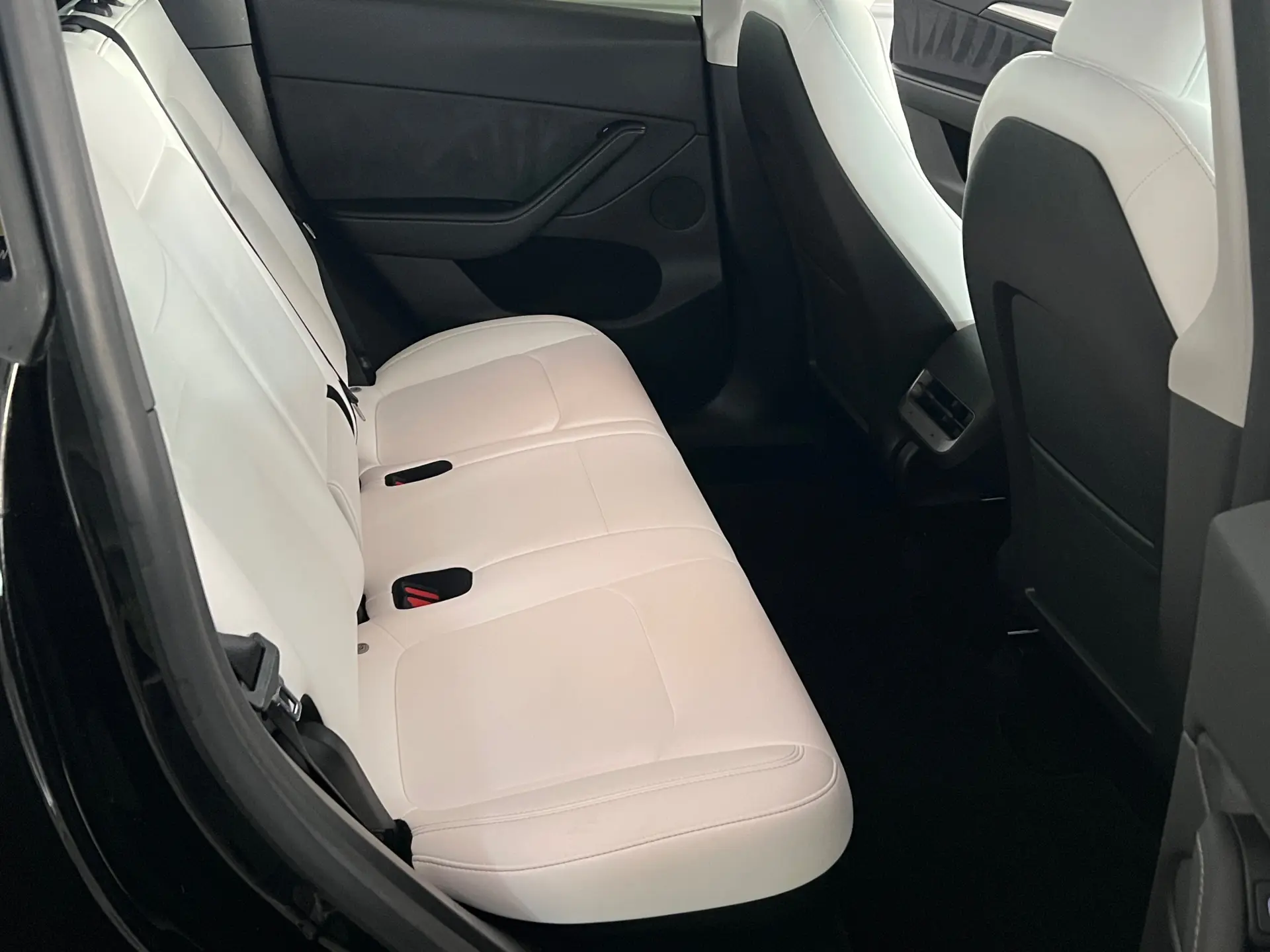 Tesla Model Y RWD 12