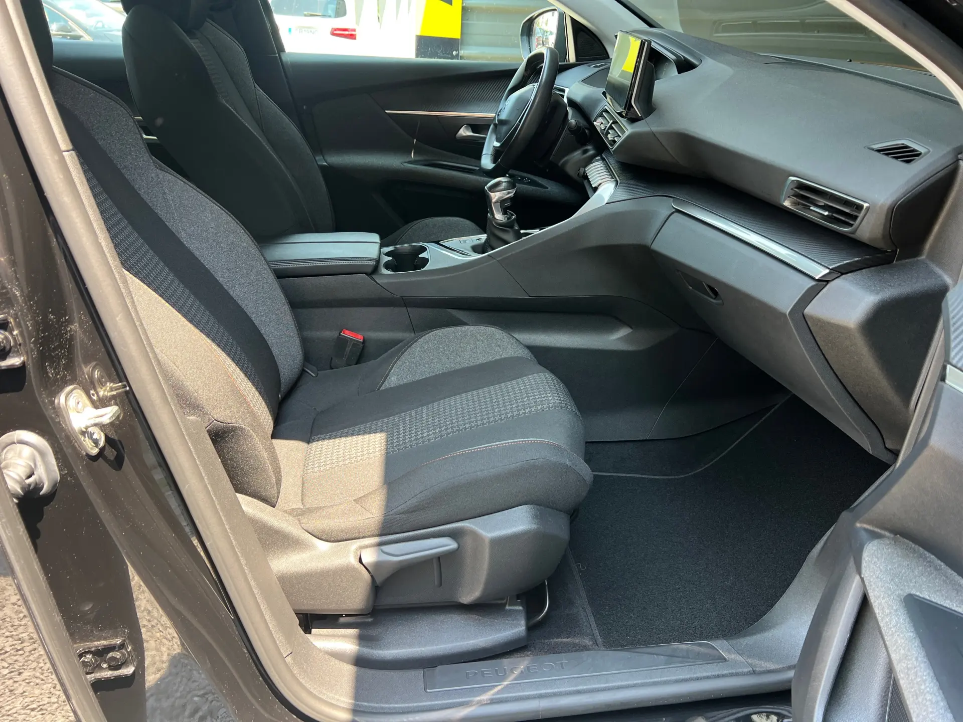 Peugeot 3008 1.5 BlueHDi Active Pack 23