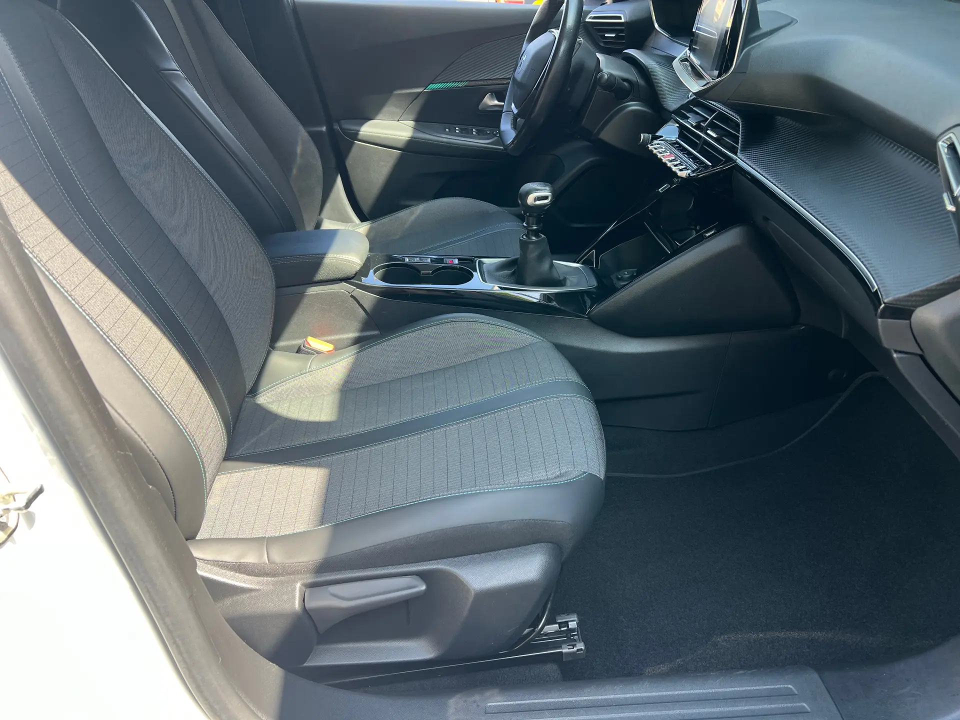 Peugeot 2008 PureTech 100 Stop&Start Allure Pack 26