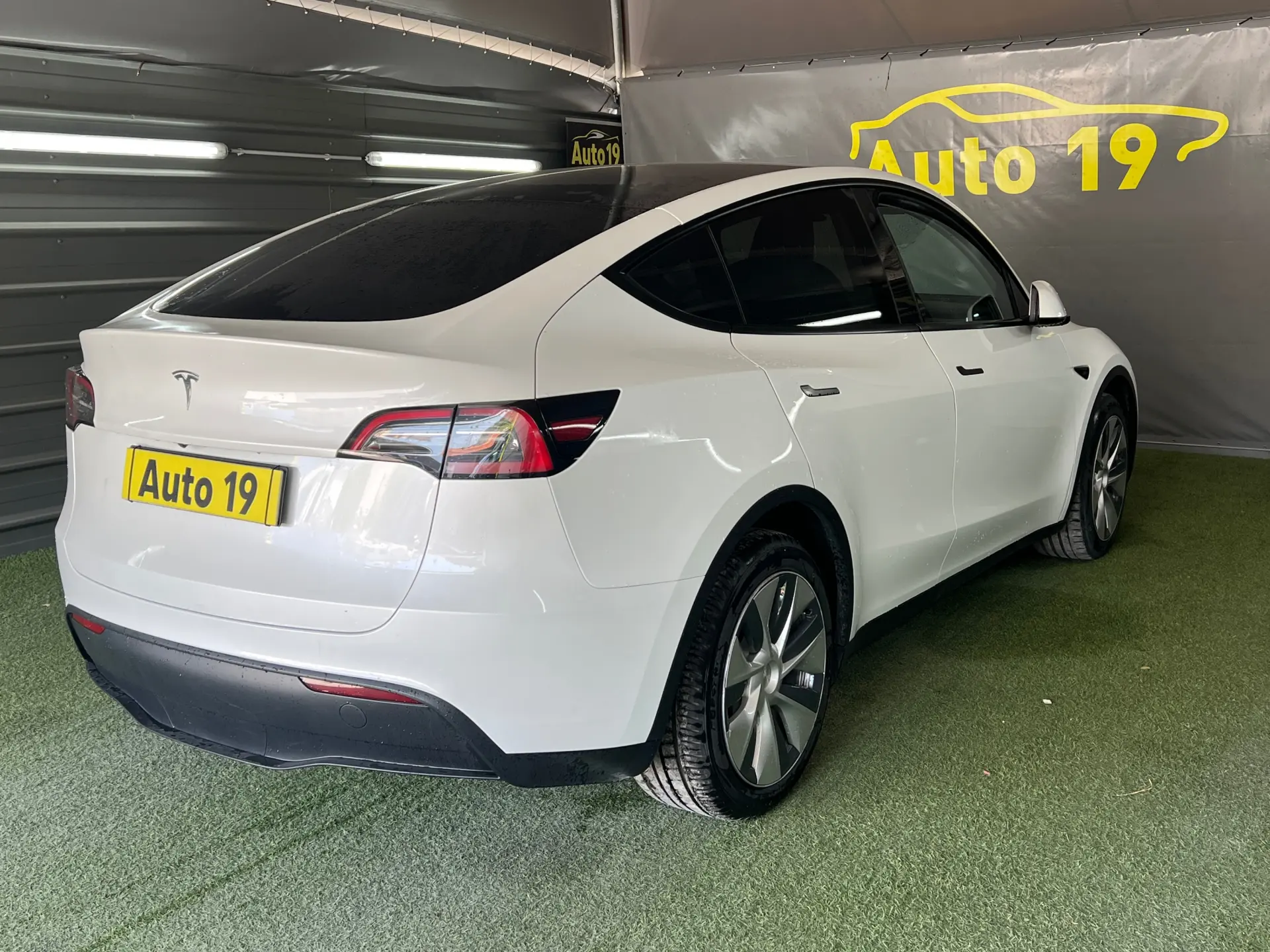 Tesla Model Y RWD 4