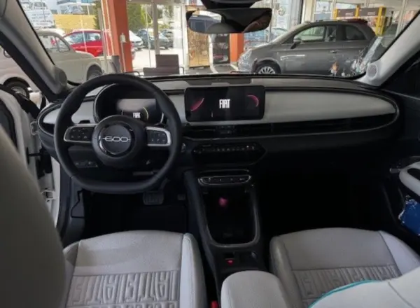 Fiat 600 1.2 Hybrid La Prima 8