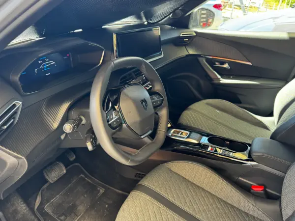 Peugeot e-2008 50 kWh Allure 21