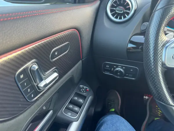 Mercedes-Benz GLA 250 e AMG Line 9
