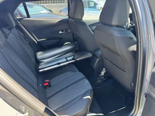 Peugeot e-2008 50 kWh Allure 12
