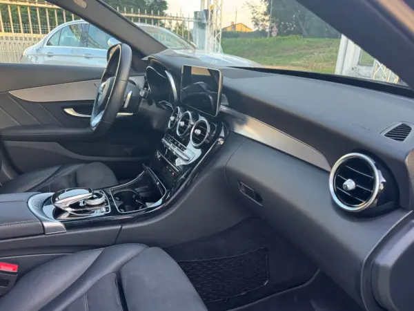 Mercedes-Benz C 300 de AMG Line 29