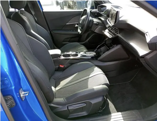 Peugeot e-2008 50 kWh GT 12
