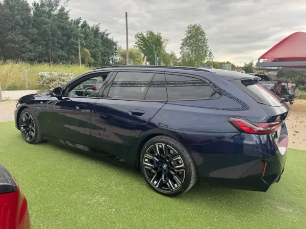 BMW i5 Touring M60 xDrive 2