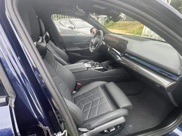 BMW i5 Touring M60 xDrive 10