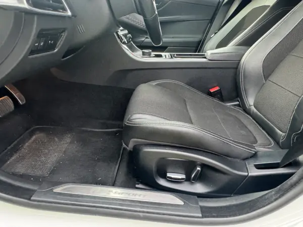 Jaguar XE 20d Aut. R-Sport 26