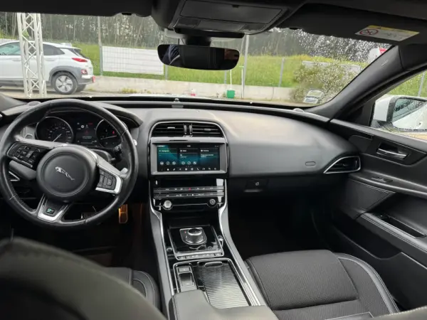 Jaguar XE 20d Aut. R-Sport 30