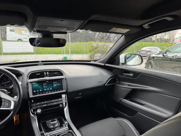 Jaguar XE 20d Aut. R-Sport 31