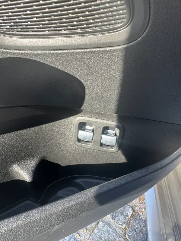 Mercedes-Benz C 300 e AMG Line 15