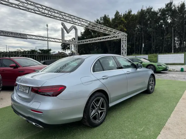 Mercedes-Benz E 300 de AMG Line 5