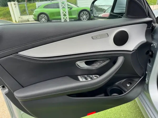 Mercedes-Benz E 300 de AMG Line 6