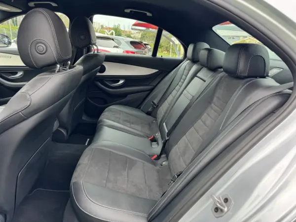 Mercedes-Benz E 300 de AMG Line 10