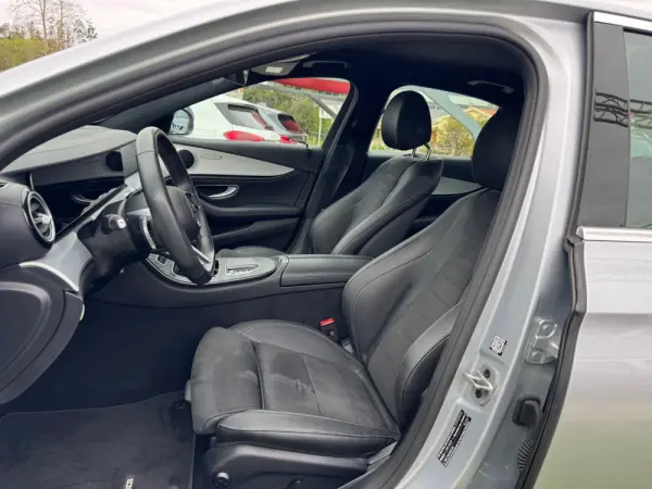 Mercedes-Benz E 300 de AMG Line 13