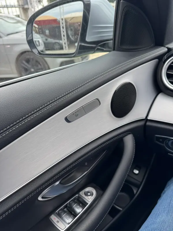 Mercedes-Benz E 300 de AMG Line 14