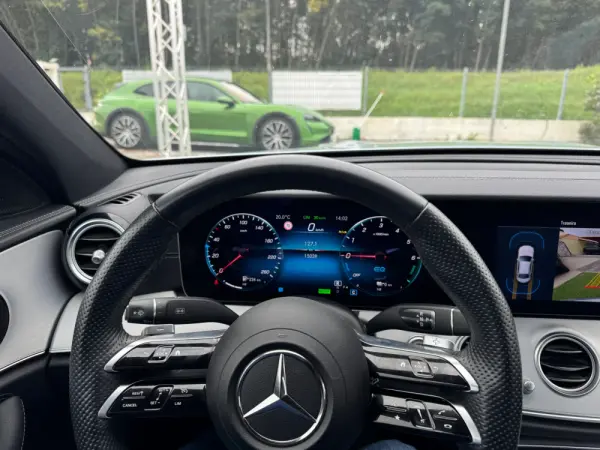 Mercedes-Benz E 300 de AMG Line 15