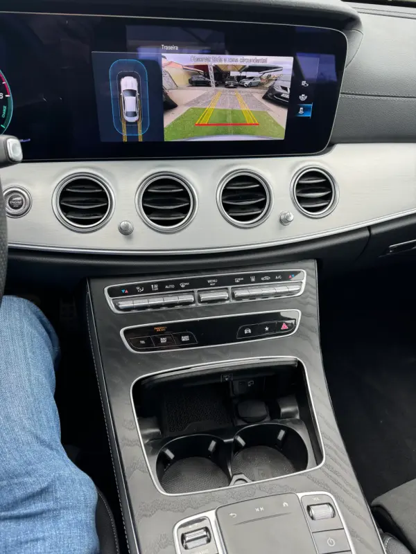 Mercedes-Benz E 300 de AMG Line 17