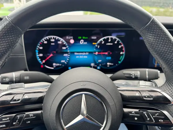 Mercedes-Benz E 300 de AMG Line 20