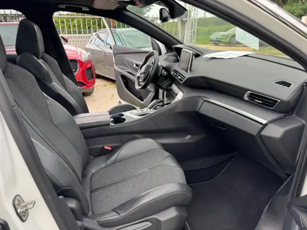 Peugeot 3008 1.6 BlueHDi GT Line EAT6 26