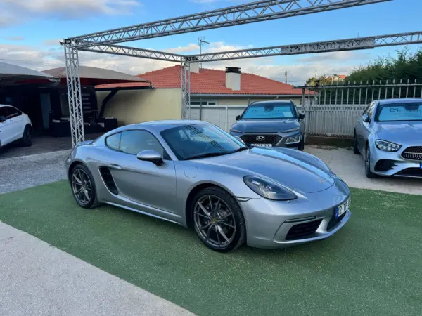 Porsche 718 Cayman 2.0 T PDK 11