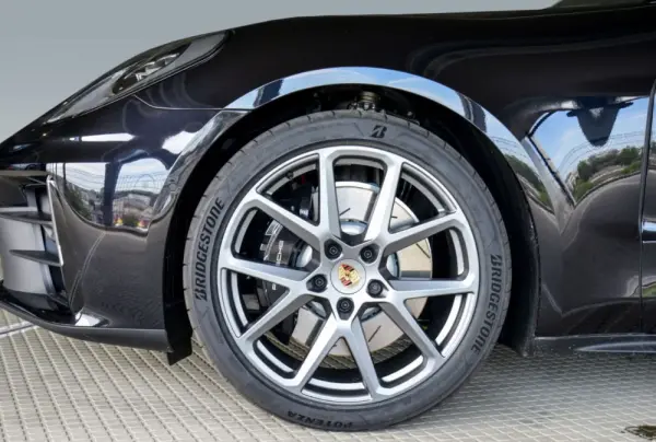 Porsche Panamera 4 E-Hybrid 6