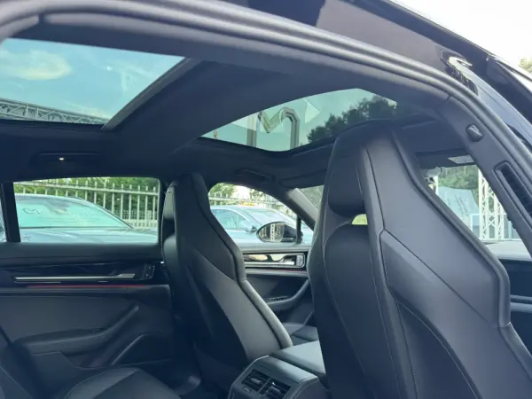 Porsche Panamera 4 E-Hybrid 26