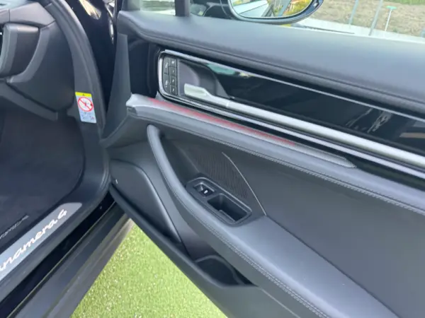 Porsche Panamera 4 E-Hybrid 34