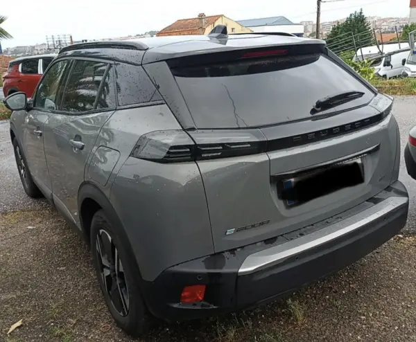 Peugeot e-2008 50 kWh GT 6