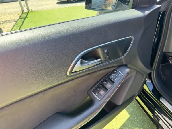 Mercedes-Benz CLA 180 d AMG Line 32