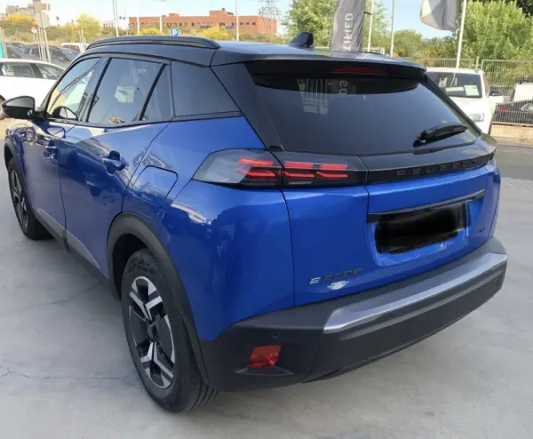 Peugeot e-2008 50 kWh GT 4