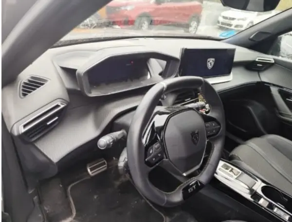 Peugeot e-2008 54 kWh GT 5
