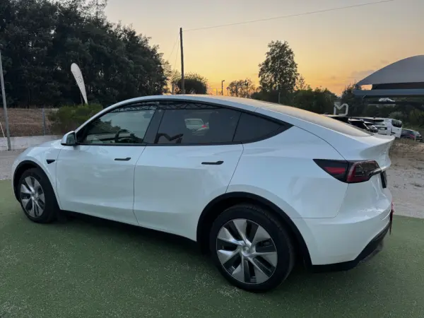 Tesla Model Y Long Range Dual Motor AWD 3