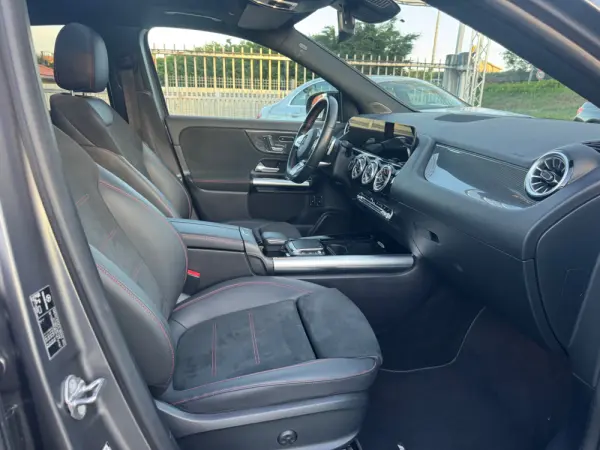 Mercedes-Benz GLA 250 e AMG Line 32