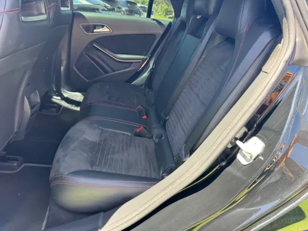 Mercedes-Benz CLA 180 d AMG Line 27